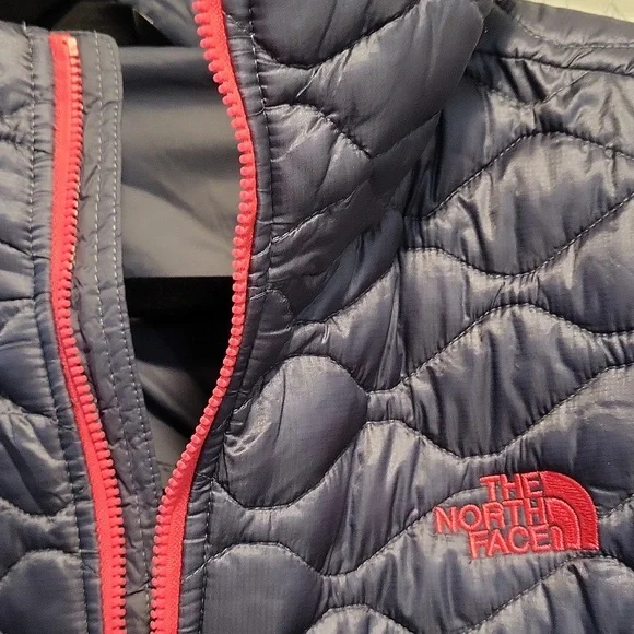 The North Face Thermoball Hoodie, Size XL - Picture 2 of 3